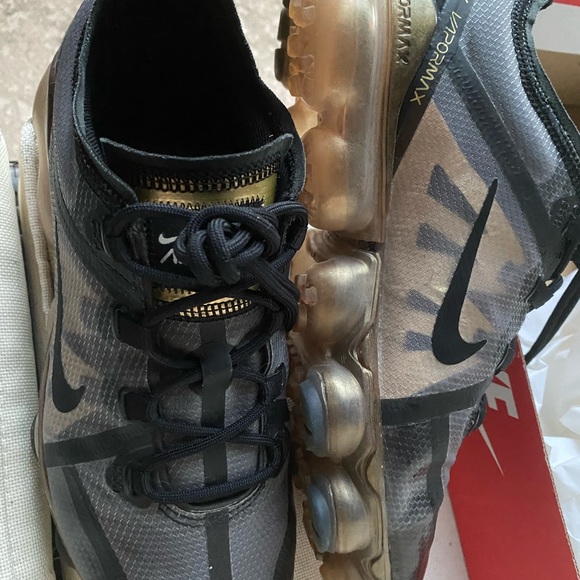 Nike Air VaporMax 2019 Black Metallic Gold - Picture 5 of 11
